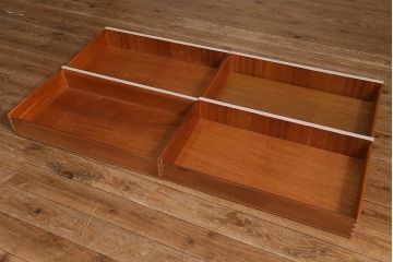 ヴィンテージ家具　北欧ビンテージ　ペイントとチーク材のバイカラーがおしゃれなライティングビューロー(デスク、机、在宅ワーク、在宅用チェスト)(R-043023)