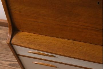 ヴィンテージ家具　北欧ビンテージ　ペイントとチーク材のバイカラーがおしゃれなライティングビューロー(デスク、机、在宅ワーク、在宅用チェスト)(R-043023)
