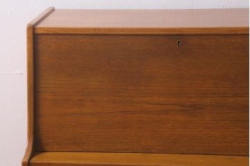 ヴィンテージ家具　北欧ビンテージ　ペイントとチーク材のバイカラーがおしゃれなライティングビューロー(デスク、机、在宅ワーク、在宅用チェスト)(R-043023)
