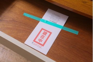 ヴィンテージ家具　北欧ビンテージ　ペイントとチーク材のバイカラーがおしゃれなライティングビューロー(デスク、机、在宅ワーク、在宅用チェスト)(R-043023)