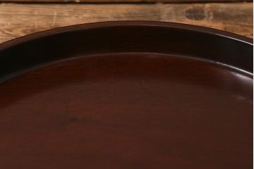 アンティーク雑貨　昭和レトロ　紫檀(シタン)材　深みのある漆塗りが美しい刳り貫き盆(丸盆、お盆)(R-043043)