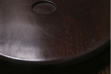 アンティーク雑貨　昭和レトロ　紫檀(シタン)材　深みのある漆塗りが美しい刳り貫き盆(丸盆、お盆)(R-043043)