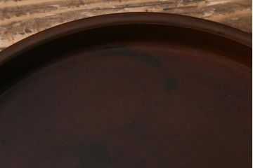 アンティーク雑貨　昭和レトロ　使いこまれた質感が味わい深い刳り貫き盆(丸盆、お盆)(R-043044)