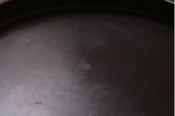 アンティーク雑貨　昭和レトロ　使いこまれた質感が味わい深い刳り貫き盆(丸盆、お盆)(R-043044)