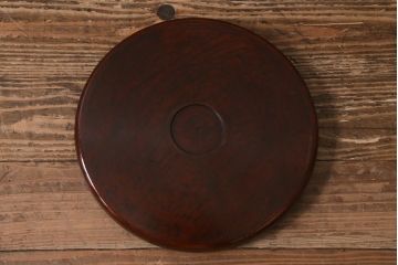 アンティーク雑貨　昭和レトロ　使いこまれた質感が味わい深い刳り貫き盆(丸盆、お盆)(R-043044)