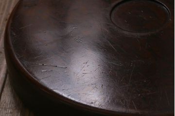 アンティーク雑貨　昭和レトロ　使いこまれた質感が味わい深い刳り貫き盆(丸盆、お盆)(R-043044)