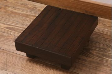 アンティーク雑貨　明治大正期　総ケヤキ材　はっきりとした木目が印象的な将棋盤(飾り台、花台)(R-043046)