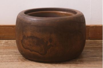 アンティーク雑貨　和製アンティーク　味のある木目を楽しめる刳り貫き火鉢(木製火鉢、丸火鉢、手あぶり)(R-043047)