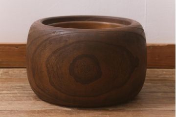 アンティーク雑貨　和製アンティーク　味のある木目を楽しめる刳り貫き火鉢(木製火鉢、丸火鉢、手あぶり)(R-043048)