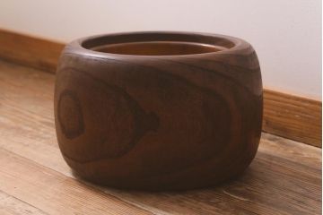 アンティーク雑貨　和製アンティーク　味のある木目を楽しめる刳り貫き火鉢(木製火鉢、丸火鉢、手あぶり)(R-043048)