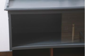 ビンテージ家具　神戸洋家具　永田良介商店　ペイント　シックな佇まいのサイドボード(キャビネット、収納棚、飾り棚、ヴィンテージ)(R-043049)