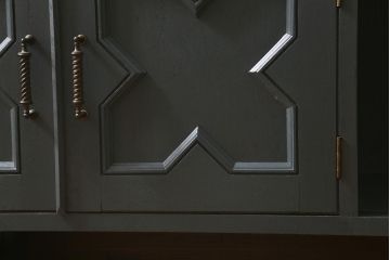 ビンテージ家具　神戸洋家具　永田良介商店　ペイント　シックな佇まいのサイドボード(キャビネット、収納棚、飾り棚、ヴィンテージ)(R-043049)