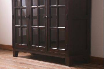 中古　リメイク家具　北海道民芸　脚付き　品のある佇まいがお洒落なキャビネット(食器棚、飾り棚、収納棚)(R-043055)