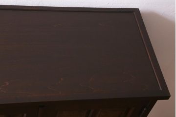 中古　リメイク家具　北海道民芸　脚付き　品のある佇まいがお洒落なキャビネット(食器棚、飾り棚、収納棚)(R-043055)