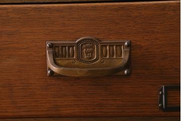 アンティーク家具　上手物!　ナラ材　大正ロマン　四枚引き戸　おしゃれな意匠が目を引く重ねガラス戸棚(収納棚、飾り棚、キャビネット)(R-043056)