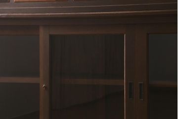 アンティーク家具　上手物!　ナラ材　大正ロマン　四枚引き戸　おしゃれな意匠が目を引く重ねガラス戸棚(収納棚、飾り棚、キャビネット)(R-043056)