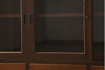 アンティーク家具　上手物!　ナラ材　大正ロマン　四枚引き戸　おしゃれな意匠が目を引く重ねガラス戸棚(収納棚、飾り棚、キャビネット)(R-043056)