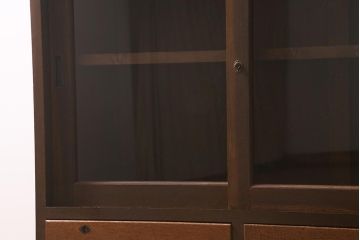 アンティーク家具　上手物!　ナラ材　大正ロマン　四枚引き戸　おしゃれな意匠が目を引く重ねガラス戸棚(収納棚、飾り棚、キャビネット)(R-043056)