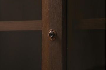 アンティーク家具　上手物!　ナラ材　大正ロマン　四枚引き戸　おしゃれな意匠が目を引く重ねガラス戸棚(収納棚、飾り棚、キャビネット)(R-043056)