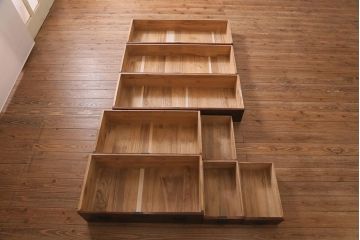 アンティーク家具　大正期　前面欅(ケヤキ)材共縁　中桐材　五丁引き　唐獅子　上品な佇まいの仙台箪笥(重ね箪笥、衣装箪笥、和タンス)(R-043057)