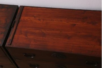 アンティーク家具　大正期　前面欅(ケヤキ)材共縁　中桐材　五丁引き　唐獅子　上品な佇まいの仙台箪笥(重ね箪笥、衣装箪笥、和タンス)(R-043057)