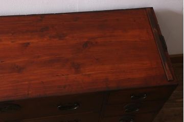 アンティーク家具　大正期　前面欅(ケヤキ)材共縁　中桐材　五丁引き　唐獅子　上品な佇まいの仙台箪笥(重ね箪笥、衣装箪笥、和タンス)(R-043057)
