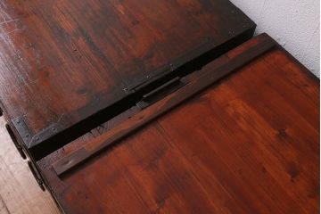 アンティーク家具　大正期　前面欅(ケヤキ)材共縁　中桐材　五丁引き　唐獅子　上品な佇まいの仙台箪笥(重ね箪笥、衣装箪笥、和タンス)(R-043057)