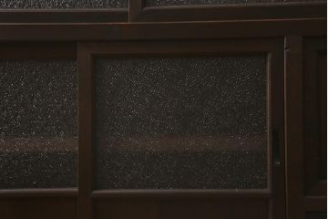 アンティーク家具　鉄脚リメイク　ヒノキ材　引き出し前板黒柿材　レトロなサイドボード(戸棚、茶棚、収納棚)(R-043058)