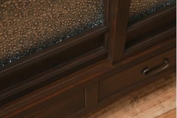 アンティーク家具　鉄脚リメイク　ヒノキ材　引き出し前板黒柿材　レトロなサイドボード(戸棚、茶棚、収納棚)(R-043058)
