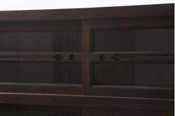 アンティーク家具　脚付きリメイク　ヒノキ材　前板カバ材　古い木の質感が味わい深いサイドボード(リビングボード、キャビネット、収納棚、ガラス戸棚)(R-043059)