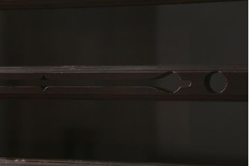 アンティーク家具　脚付きリメイク　ヒノキ材　前板カバ材　古い木の質感が味わい深いサイドボード(リビングボード、キャビネット、収納棚、ガラス戸棚)(R-043059)
