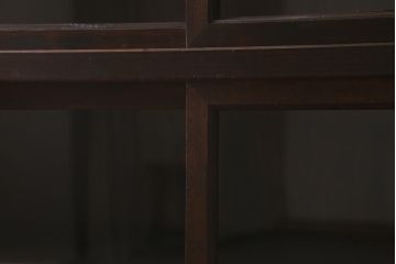 アンティーク家具　脚付きリメイク　ヒノキ材　前板カバ材　古い木の質感が味わい深いサイドボード(リビングボード、キャビネット、収納棚、ガラス戸棚)(R-043059)