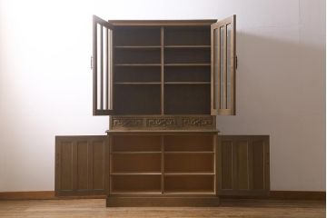 ヴィンテージ家具　神戸洋家具　クラシカルで上品な佇まいが素敵なカップボード(定価約80万円)(食器棚、収納棚、ビンテージ)(R-043060)