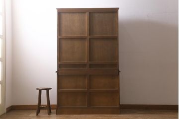 ヴィンテージ家具　神戸洋家具　クラシカルで上品な佇まいが素敵なカップボード(定価約80万円)(食器棚、収納棚、ビンテージ)(R-043060)