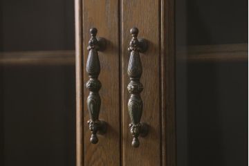 ヴィンテージ家具　神戸洋家具　クラシカルで上品な佇まいが素敵なカップボード(定価約80万円)(食器棚、収納棚、ビンテージ)(R-043060)
