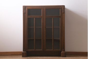 アンティーク家具　イギリスアンティーク　オーク材製　彫りの意匠が優雅な空間を演出するブックケース(本箱、収納棚、キャビネット、書庫)(R-043061)