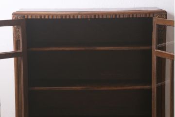 アンティーク家具　イギリスアンティーク　オーク材製　彫りの意匠が優雅な空間を演出するブックケース(本箱、収納棚、キャビネット、書庫)(R-043061)