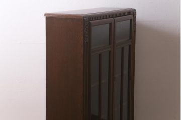 アンティーク家具　イギリスアンティーク　オーク材製　彫りの意匠が優雅な空間を演出するブックケース(本箱、収納棚、キャビネット、書庫)(R-043061)