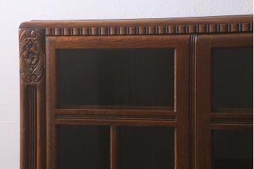 アンティーク家具　イギリスアンティーク　オーク材製　彫りの意匠が優雅な空間を演出するブックケース(本箱、収納棚、キャビネット、書庫)(R-043061)
