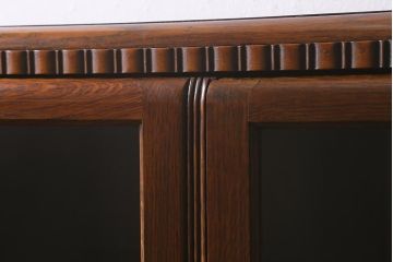 アンティーク家具　イギリスアンティーク　オーク材製　彫りの意匠が優雅な空間を演出するブックケース(本箱、収納棚、キャビネット、書庫)(R-043061)