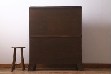 アンティーク家具　イギリスアンティーク　オーク材製　彫りの意匠が優雅な空間を演出するブックケース(本箱、収納棚、キャビネット、書庫)(R-043061)