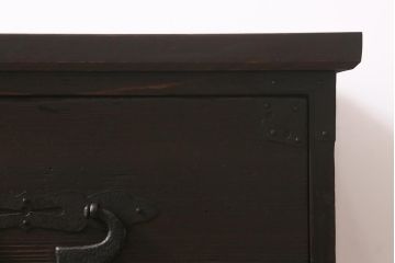 アンティーク家具　明治大正期　天板リメイク　鉄脚付き　木瓜(もっこう)引手が目を引く時代箪笥ローチェスト(ローボード、引き出し、衣装箪笥、タンス)(R-043063)