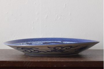 アンティーク雑貨　明治期　伊万里焼　ベロ藍　花蝶図染付　一尺一寸大皿(R-043064)