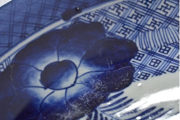 アンティーク雑貨　明治期　伊万里焼　ベロ藍　花蝶図染付　一尺一寸大皿(R-043064)