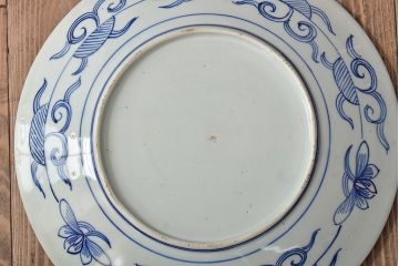 アンティーク雑貨　明治期　伊万里焼　ベロ藍　花蝶図染付　一尺一寸大皿(R-043064)