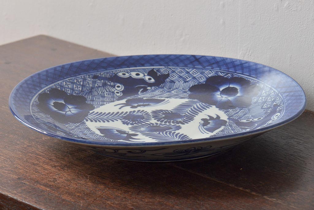 伊万里 格子 蝶 花 ベロ藍 大皿 [B31374] 伊万里 格子 蝶 花 ベロ藍 大皿 [B31374] - メルカリ