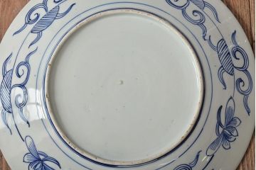 アンティーク雑貨　明治期　伊万里焼　ベロ藍　花蝶図染付　一尺一寸大皿(R-043065)