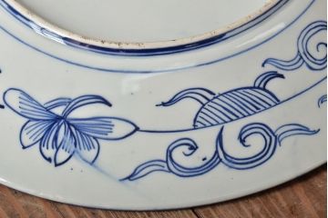 アンティーク雑貨　明治期　伊万里焼　ベロ藍　花蝶図染付　一尺一寸大皿(R-043065)