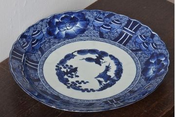 アンティーク雑貨　明治期　伊万里焼　ベロ藍　牡丹図　松竹梅見込み染付　一尺三寸大皿(R-043069)