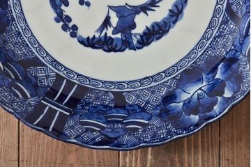 アンティーク雑貨　明治期　伊万里焼　ベロ藍　牡丹図　松竹梅見込み染付　一尺三寸大皿(R-043069)